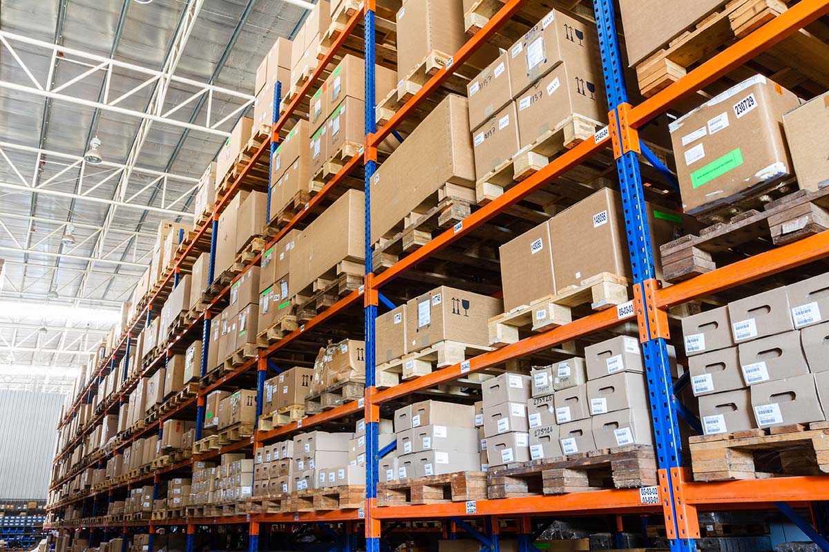 Warehousing logistics solution based on UHF RFID technology Put electronic tags on each group of goods boxes or pallets